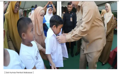 Pemkot Makassar Salurkan Seragam Gratis, Wali Kota Larang Keras Jual-Beli di Sekolah  Artikel ini telah tayang di https://www.sonora.id dengan judul 